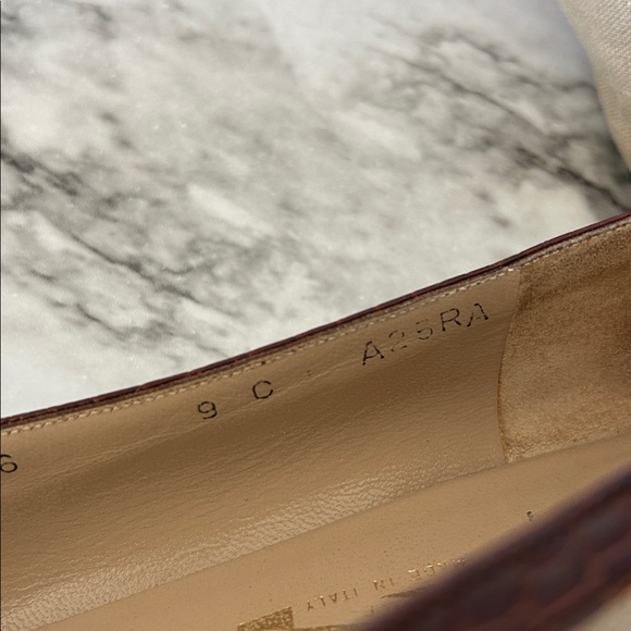 Salvatore Ferragamo | women’s 9 pumps brown crocodile embossed leather cap toe - Picture 4 of 14